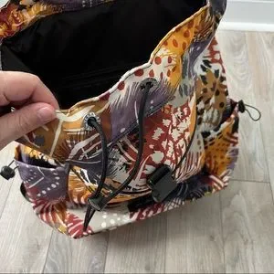 Vera Bradley Lighten Up Drawstring Backpack painted feathers *like new* Vera Bradley drawstring backpack in Painted Feathers #2 | eBay main image 4